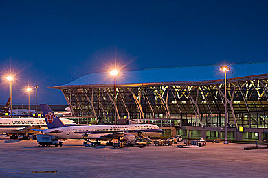 史莱姆大战胡桃：电动先锋对决，简约奢华一触即发-2