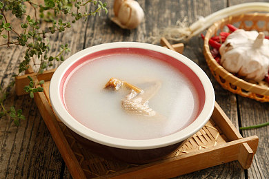 乱伦视频网｜创新驱动未来：某车企智能网联汽车引领行业新标杆，安全环保驾驶新体验-2