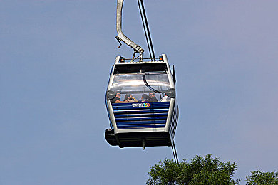 男人捅女人app｜汽车新锐应用引发热议：独特视角引领驾驶安全新体验-1