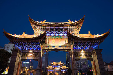 美女脱衣服软件｜“汽车营销新风向：虚拟现实“美女”体验，引领行业创新潮”-1