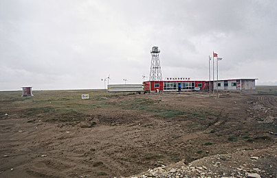 向日葵apple色板｜阳光向日葵,色彩生活｜“阳光色彩盛宴，科技环保新潮流：全新汽车引领品质生活新风尚”-5