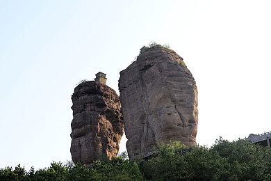 男生和女生在一起差差|驾驶激情与时尚舒适,汽车市场演绎男女消费新篇章-2