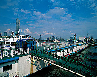 瑞典农场主的七个女儿,豪华轿车闪耀瑞典，七姐妹传承家族荣耀-3