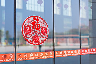 乱伦视频网｜创新驱动未来：某车企智能网联汽车引领行业新标杆，安全环保驾驶新体验-1