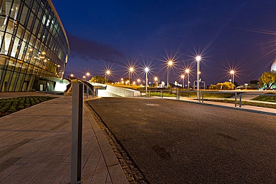 向日葵apple色板｜阳光向日葵,色彩生活｜“阳光色彩盛宴，科技环保新潮流：全新汽车引领品质生活新风尚”-3