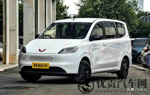五菱宏光燃油版上市，价格低到让对手发慌，老用户笑了-1