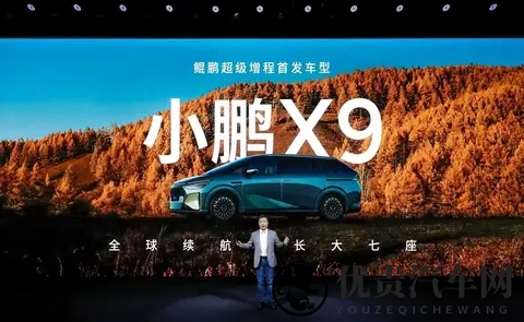 小鹏机器人自证现场,一台MPV掀翻新能源棋盘-1