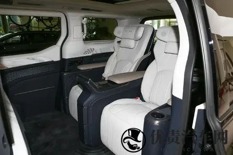 极氪009宜商宜家，大空间纯电MPV，续航900公里，轴距3205毫米-2