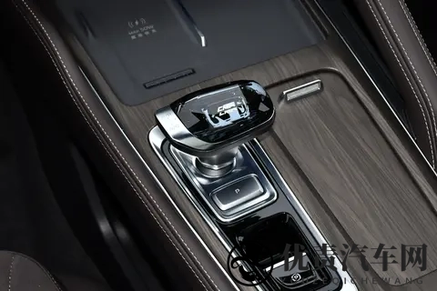 2026款吉利星越L东方曜望月版测评：新能源时代燃油车诚意之选！-1