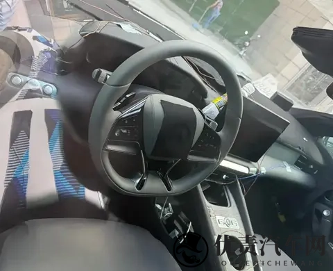 腾势Z敞篷版谍照曝光！网友：工薪族能不能开上？-2