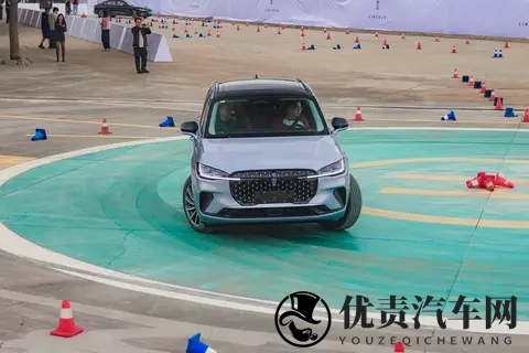 救命啊! 原来美系 SUV 也能这么好开!-1