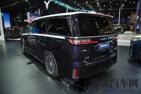 26款岚图梦想家乾崑系列，动力强劲、空间宽敞、配置丰富-2