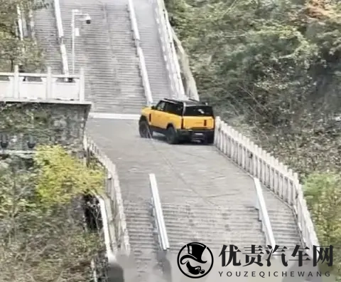 攀爬天梯溜车撞坏护栏，奇瑞的致歉声明来得不算晚-3