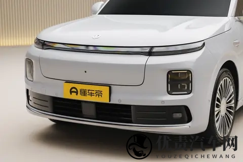 智己LS9上市3228万，能打得过零跑D19吗?-1