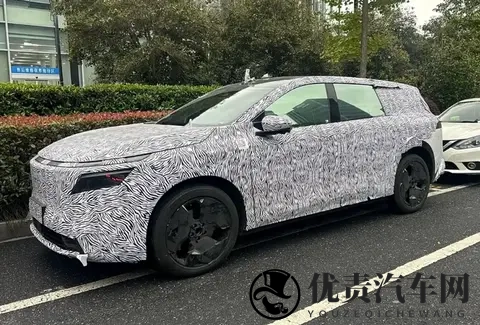 日产N8新车谍照曝光 大尺寸双联屏+Momenta智驾方案-2