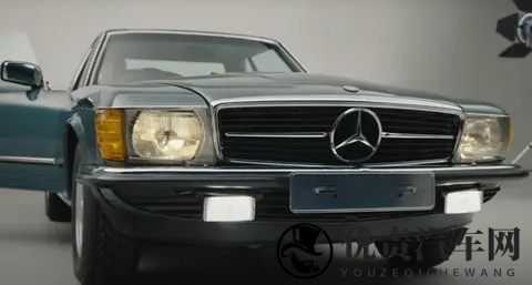 92岁老人收藏的1982年全新奔驰500SL-1