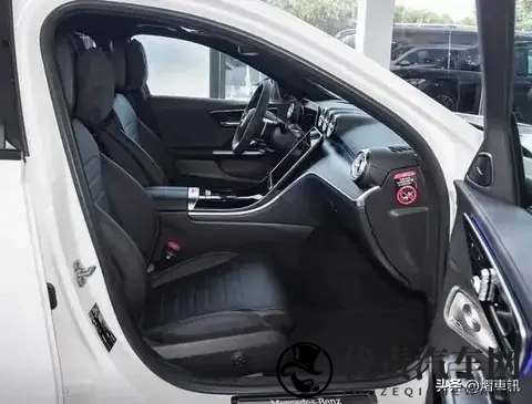 新款奔驰C级上市，外观内饰保持不变，配置升级，换装20T发动机-3