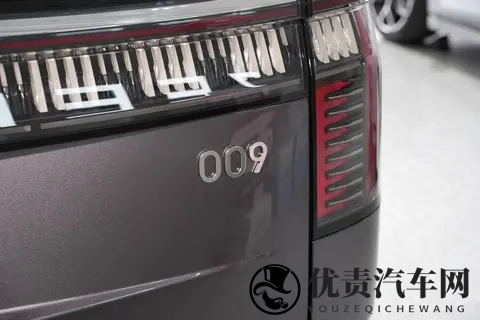 ZEEKR 009：439万，2+2+3座椅布局，7座MPV能买吗？-1