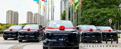 上汽大通交付 100 台换电 MPV 专车,支持 90 秒极速换电-1