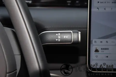 别只盯着宝马7系!这款国产豪车更合适,价格亲民,配置拉满-3