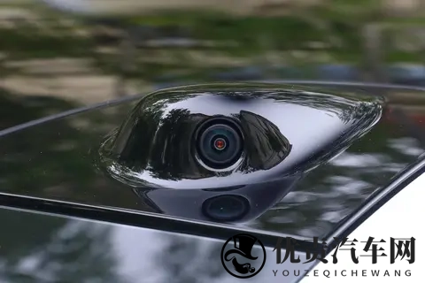 别让“大三排”变“大焦虑”，乐道L90和领克900谁更懂二胎家庭？-3