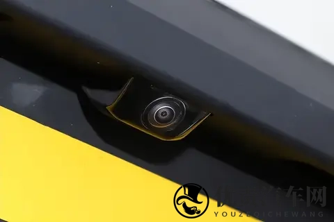 1699 万起,这台插混SUV兼顾空间、质感与油耗,难怪关注度高-3