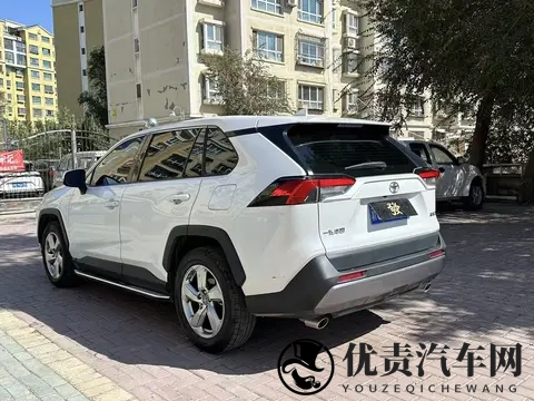10万多拿下丰田RAV4荣放，家用代步靠谱之选？-1