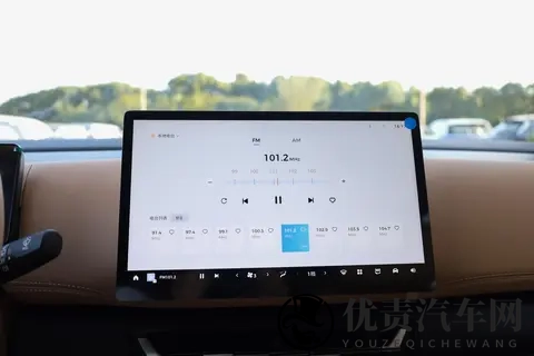 71万起售+三动力可选！五菱星光730上市，侧滑门+7座百变空间-2