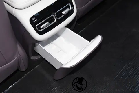 马斯克的“分心驾驶”争议：特斯拉FSD边开车边发短信功能-1