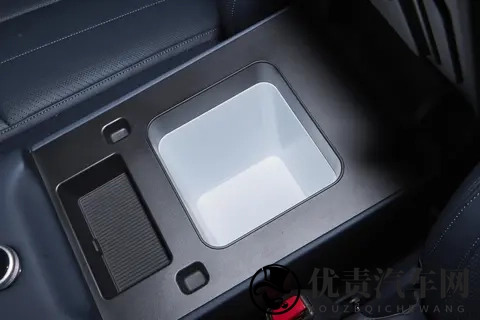 科技赋能的全能座驾：方程豹钛7 190KM四驱Ultra版深度体验!-3