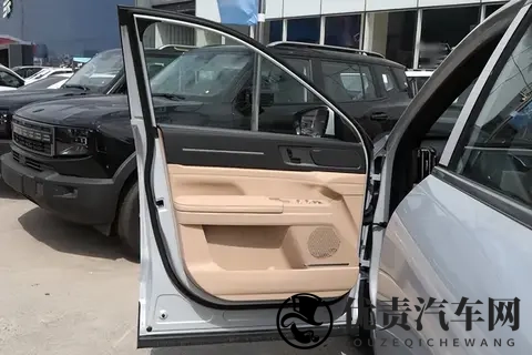 10-14万能买到硬核安全？家用大七座SUV真实测试告诉你答案-3