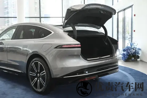 豪华质感+实用配置,试驾蔚来ET9,全方位满足高端出行需求-2