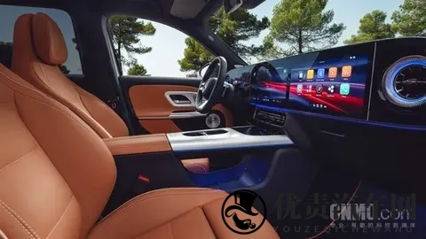 新款奔驰GLB首批官图放出:三屏布局 将于12月8日亮相-1