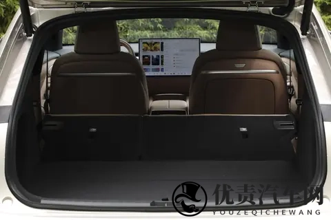 20万预算，买纯电SUV选乐道L60，续航740km，能换电，家用行吗？-3