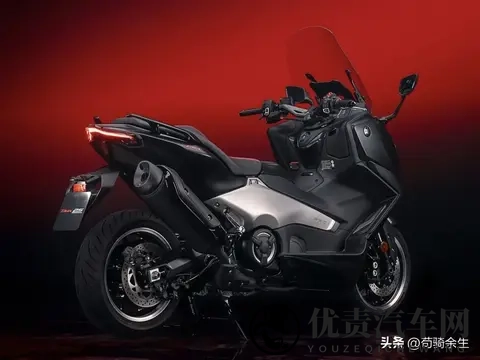 25年经典不改动力!TMAX纪念版靠红椅黑标吸睛,仅售一年争议大?-1