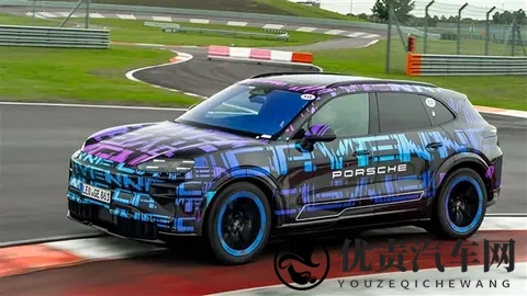 座舱史诗级革新 首搭曲面中控屏！保时捷纯电卡宴11月19日全球首发-2