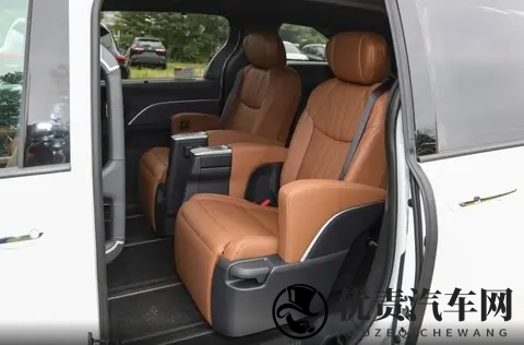 低油耗+大空间BUFF叠满，丰田赛那能选吗？家用就这么选-2