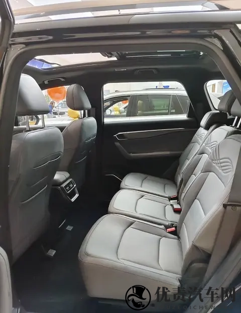气场十足！第三代吉利豪越L到店实拍，外观升级，新增15T动力-2