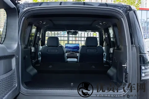 20万级SUV新标杆!四驱VS两驱,空间大动力强,选谁合适?-3