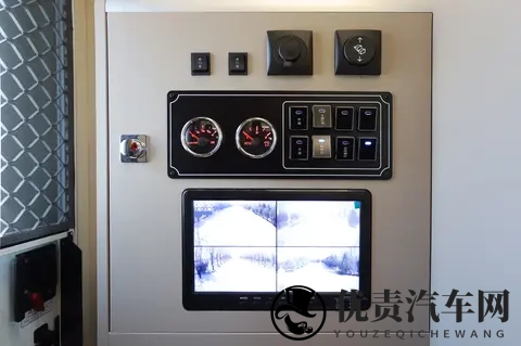 一箱油跑千公里，总电量超200度！标配四驱差速锁，还有超大床！-1