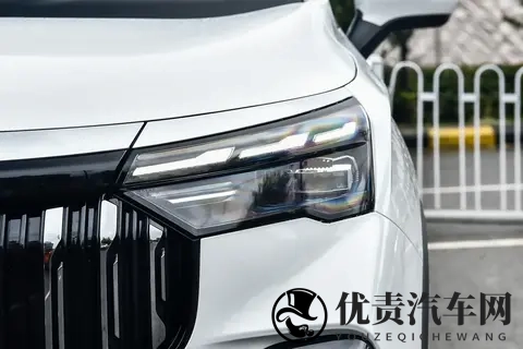 换装直瀑式前脸格栅，升级Flyme车机，第三代吉利豪越L实车亮相-2