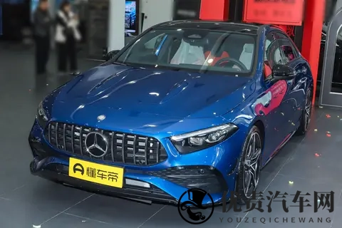 2025 款奔驰 A 级 AMG 两款车型对比：动力同源，配置差异影响选择？-3