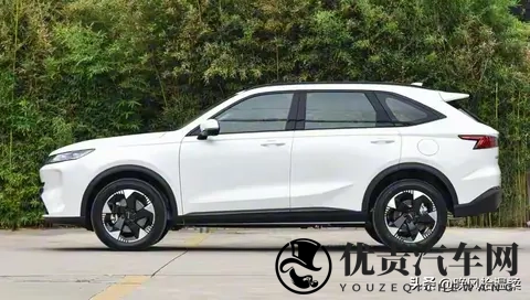 哈弗H6L亮剑！尺寸越级、动力炸裂，10万级中型SUV要掀桌子了-1