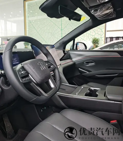 2026款宋L DM-i升级亮点解析:续航200km标配云辇C+前排加热通风-1