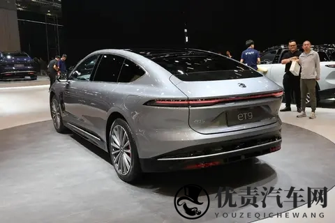 蔚来ET9，轴距3250毫米，41秒破百，纯电续航650公里+900V快充-2