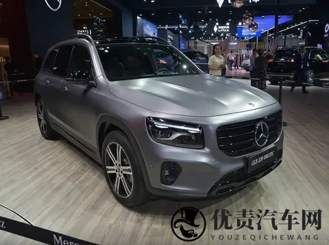 全新奔驰GLB内饰官图发布，配MBUX贯穿式大屏，12月8日全球首发-2