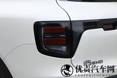 1699 万起,这台插混SUV兼顾空间、质感与油耗,难怪关注度高-2