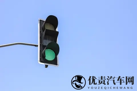 绿灯不走也违法？交通规则背后的那些你不知道的事-2