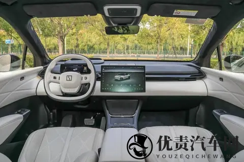 后驱+入门340马力,全系400V快充,限时1458万起,新款极氪X上市-2