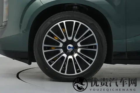 腾势N8L DM：六座大空间、配置全，适合家用的豪华SUV-3